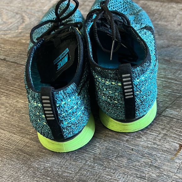 Nike Flyknit Racer - Picture 3 of 4